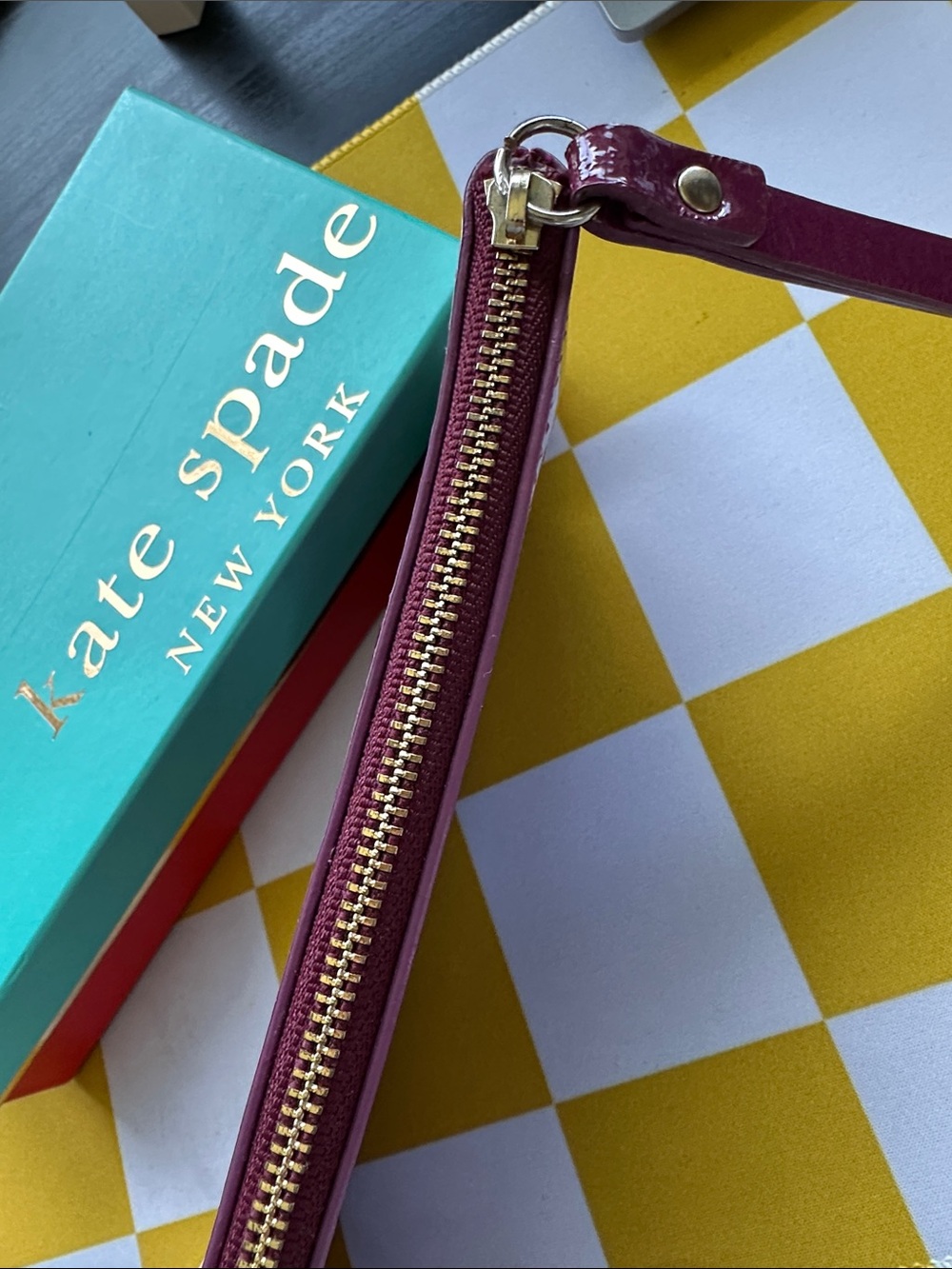 ✨ KATE SPADE ✨ Patent Leather Wristlet Clutch - Magenta GLOSSY with box - Picture 9 of 9